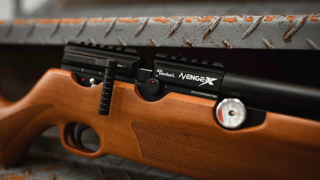 https://mv8m4obobrppt67o.public.blob.vercel-storage.com/products/nova-vista/avengex-x1-aw-wood/Nova_Vista_Avenge-X_X1-AW_Wood_Detalhe_do_side_lever_e_do_ajuste_de_potencia-dpe4p77gch9WAsrKZHiCbYnygfrPbv.jpg
